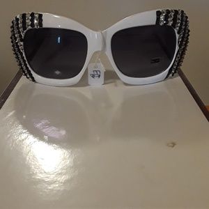 WOMEN'S HIGH QUALITY CRYSTAL DESIGNS SUNGLASSES